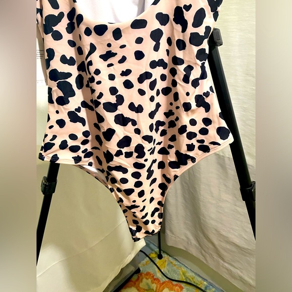 NWT Pretty Garden brand one piece, swimsuit size M - Picture 5 of 5